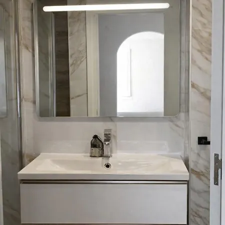 Modern With Canal Views In - Terrace & Wifi Apartment *
